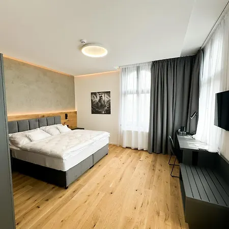 Jan Maria Hotell 4*
