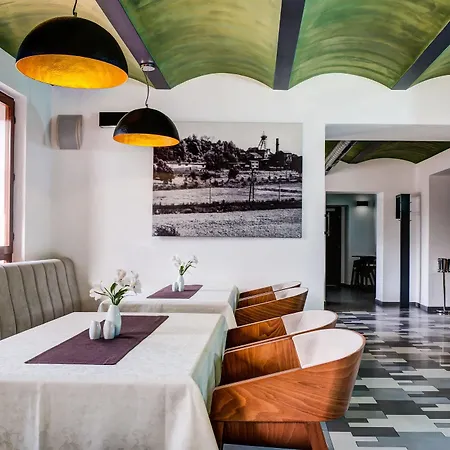 Jan Maria Hotell 4*
