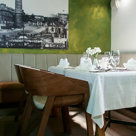 Jan Maria Hotell 4*